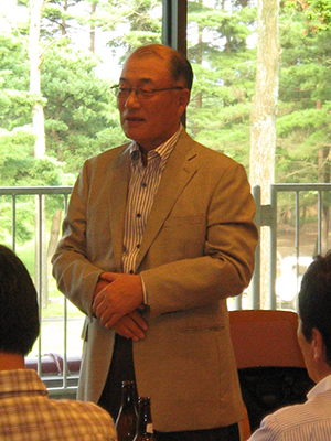 挨拶する高橋副会長